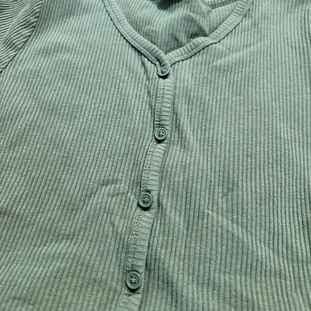 Old Navy short sleeve shirt